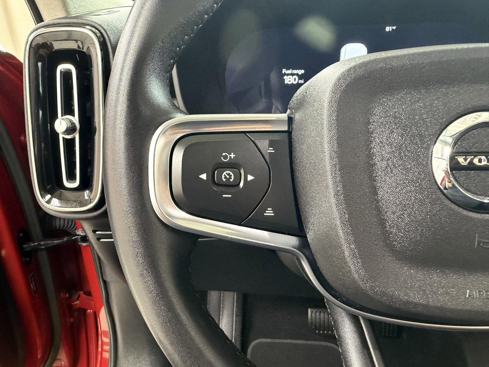 2023 Volvo XC40 B5 Plus Bright Theme