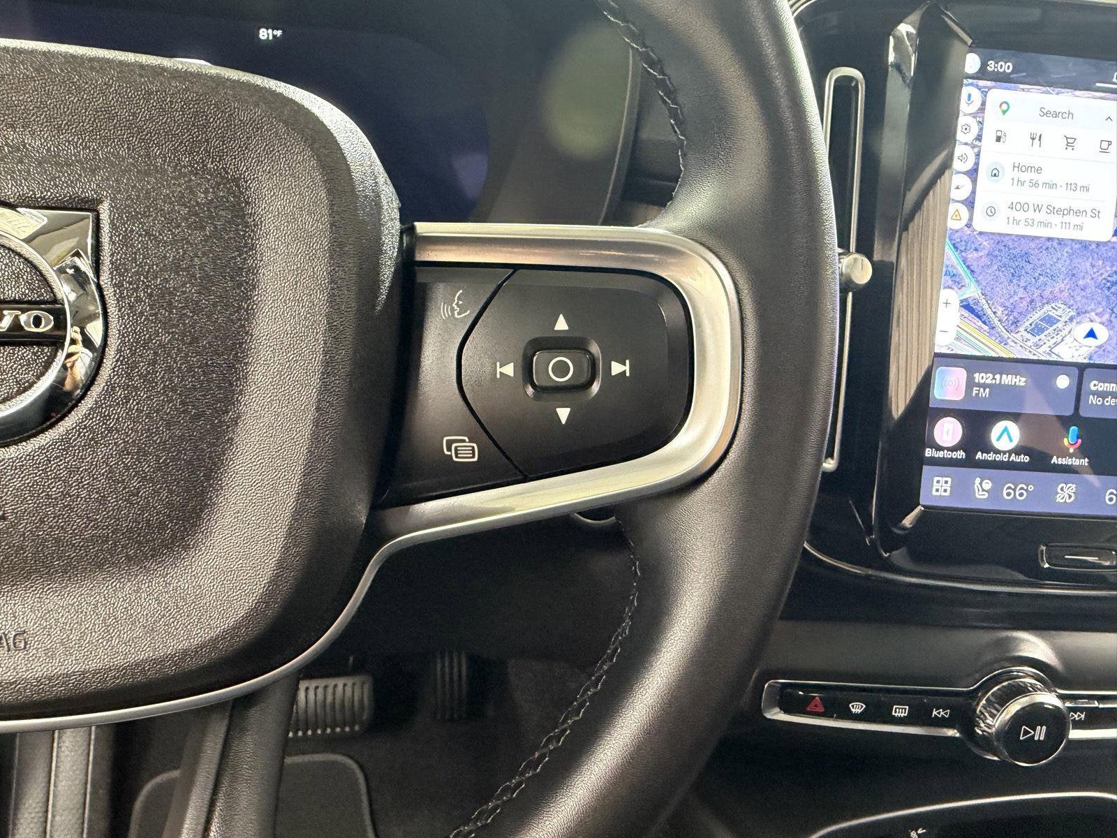 2023 Volvo XC40 B5 Plus Bright Theme
