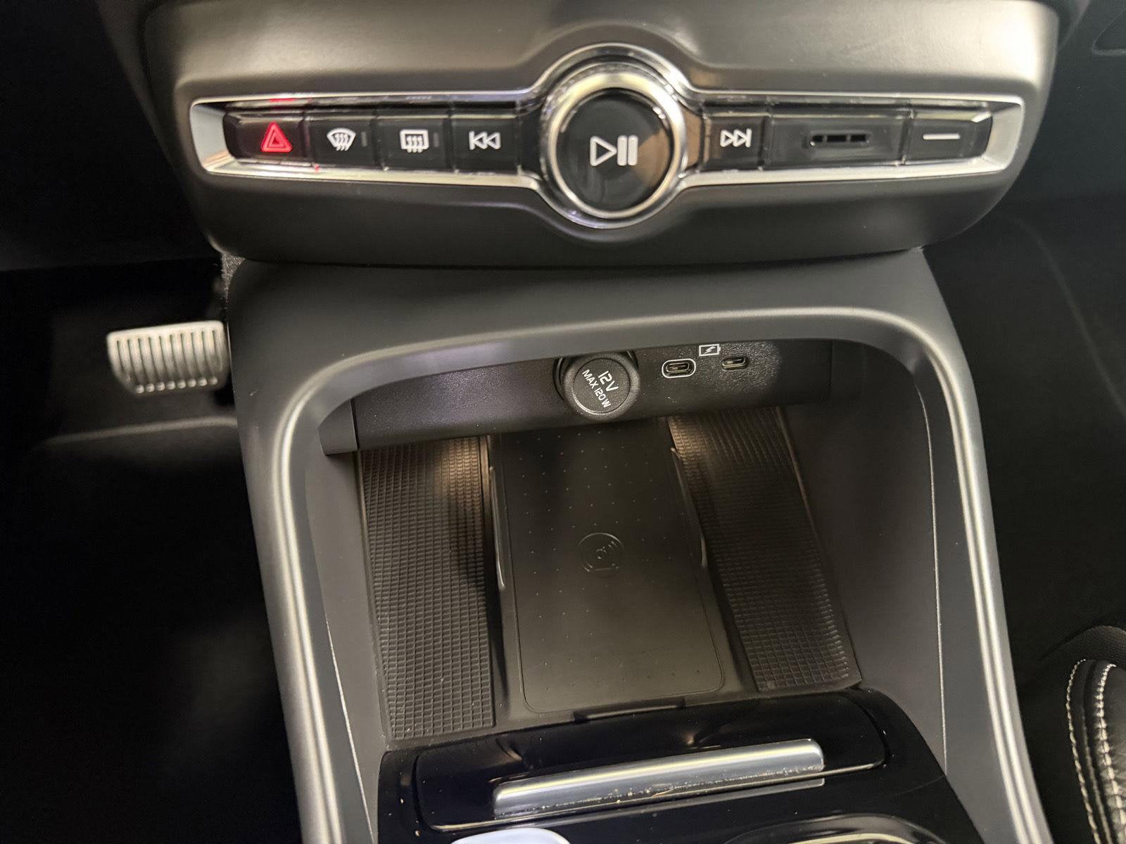 2023 Volvo XC40 B5 Plus Bright Theme