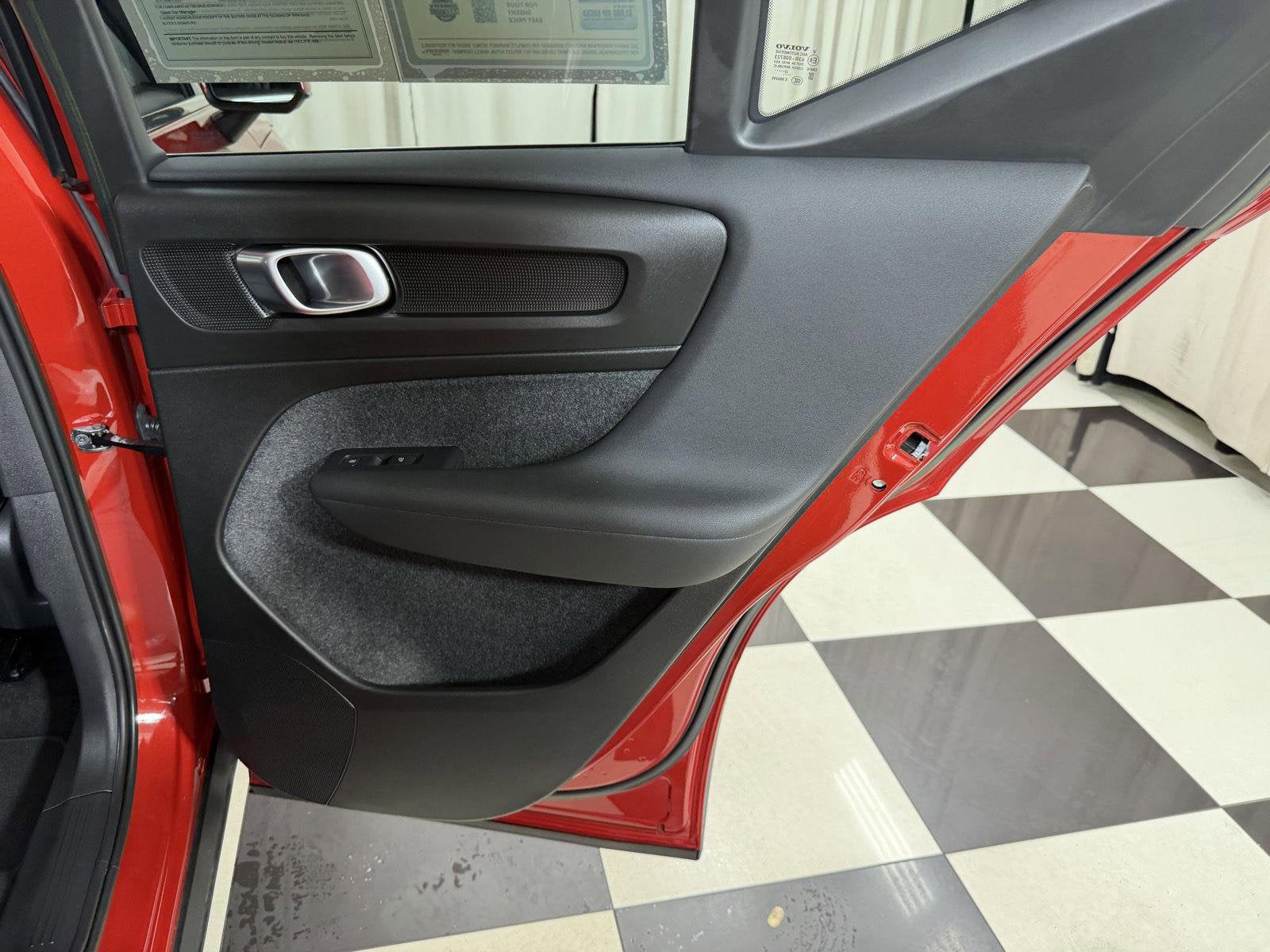 2023 Volvo XC40 B5 Plus Bright Theme