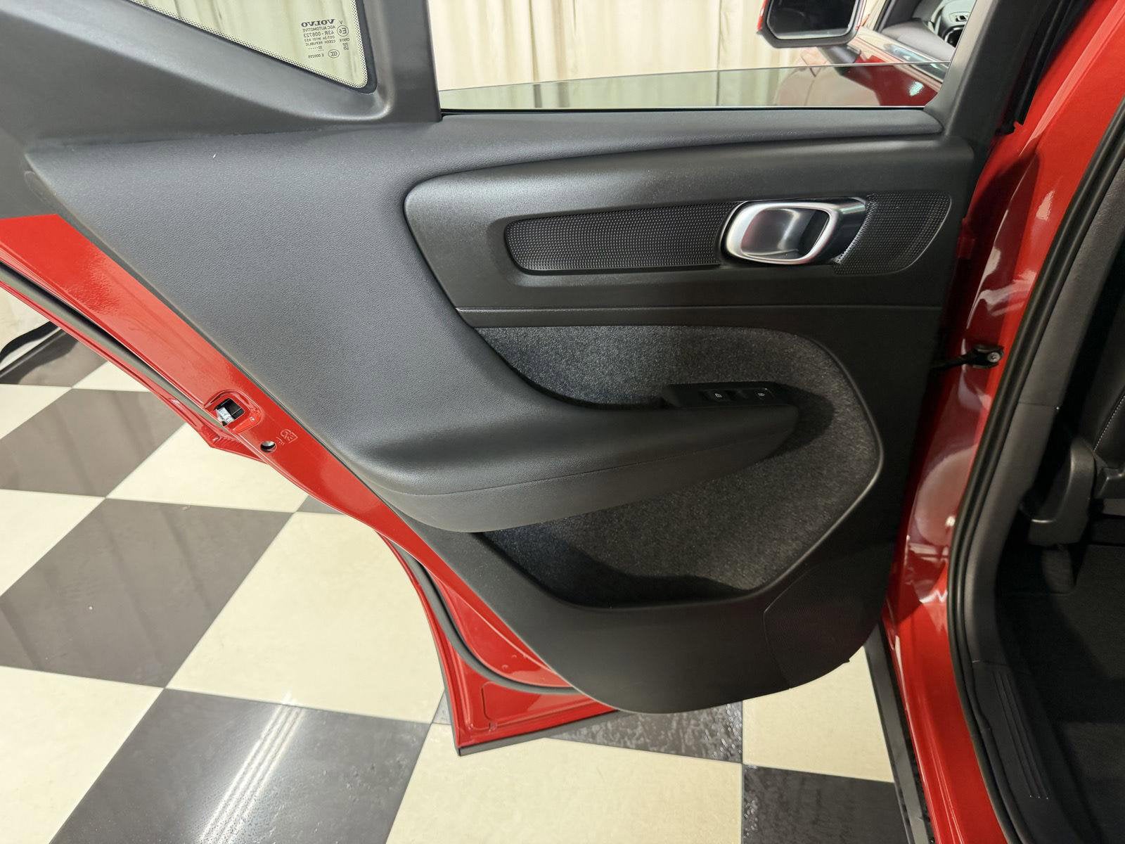 2023 Volvo XC40 B5 Plus Bright Theme