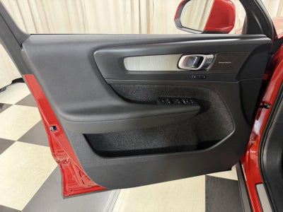 2023 Volvo XC40 B5 Plus Bright Theme