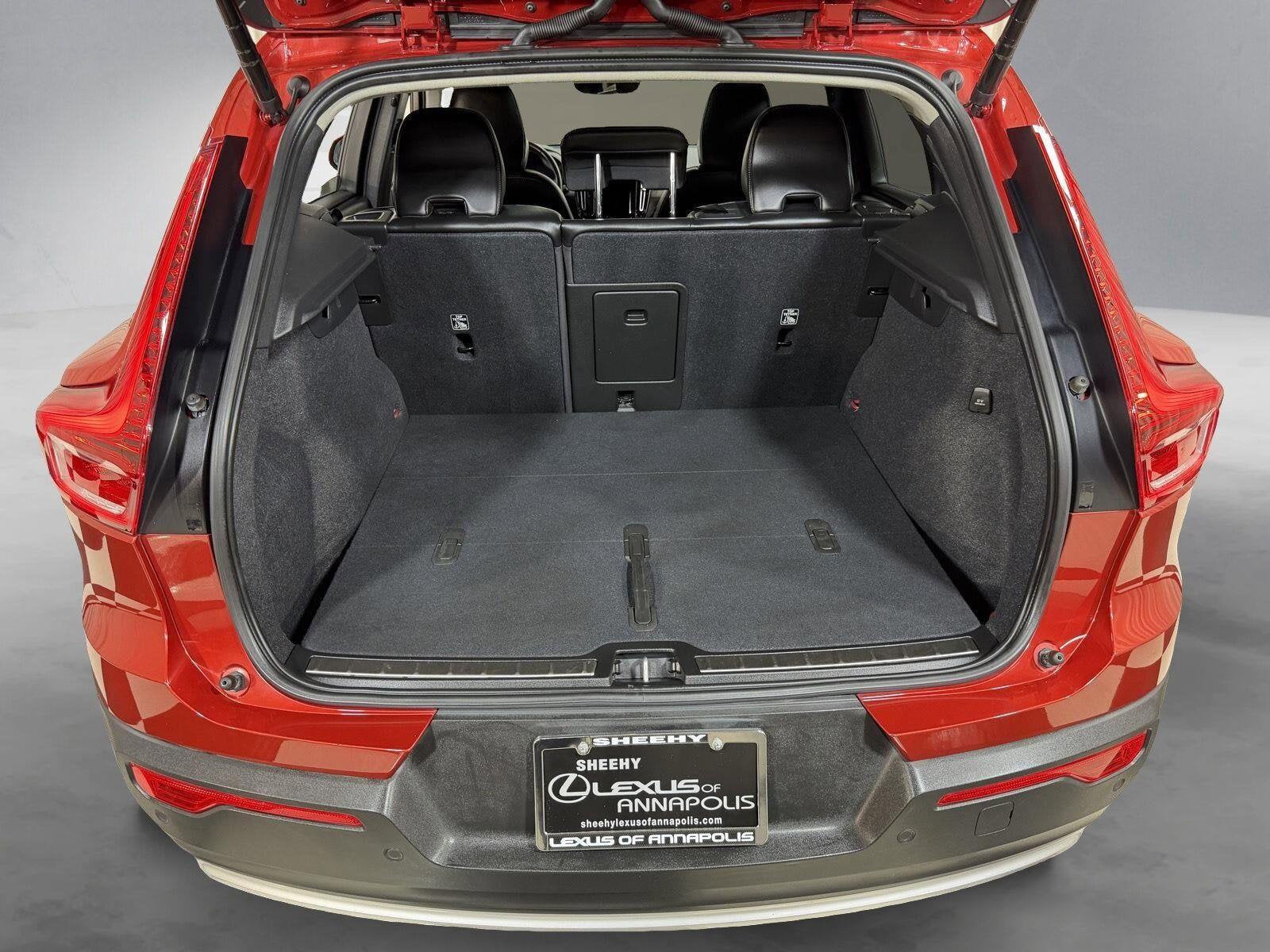 2023 Volvo XC40 B5 Plus Bright Theme