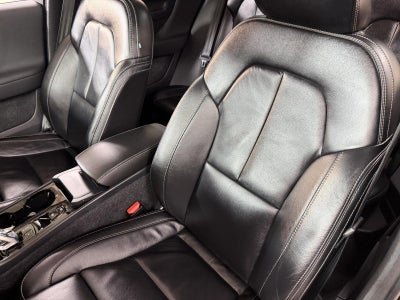 2023 Volvo XC40 B5 Plus Bright Theme