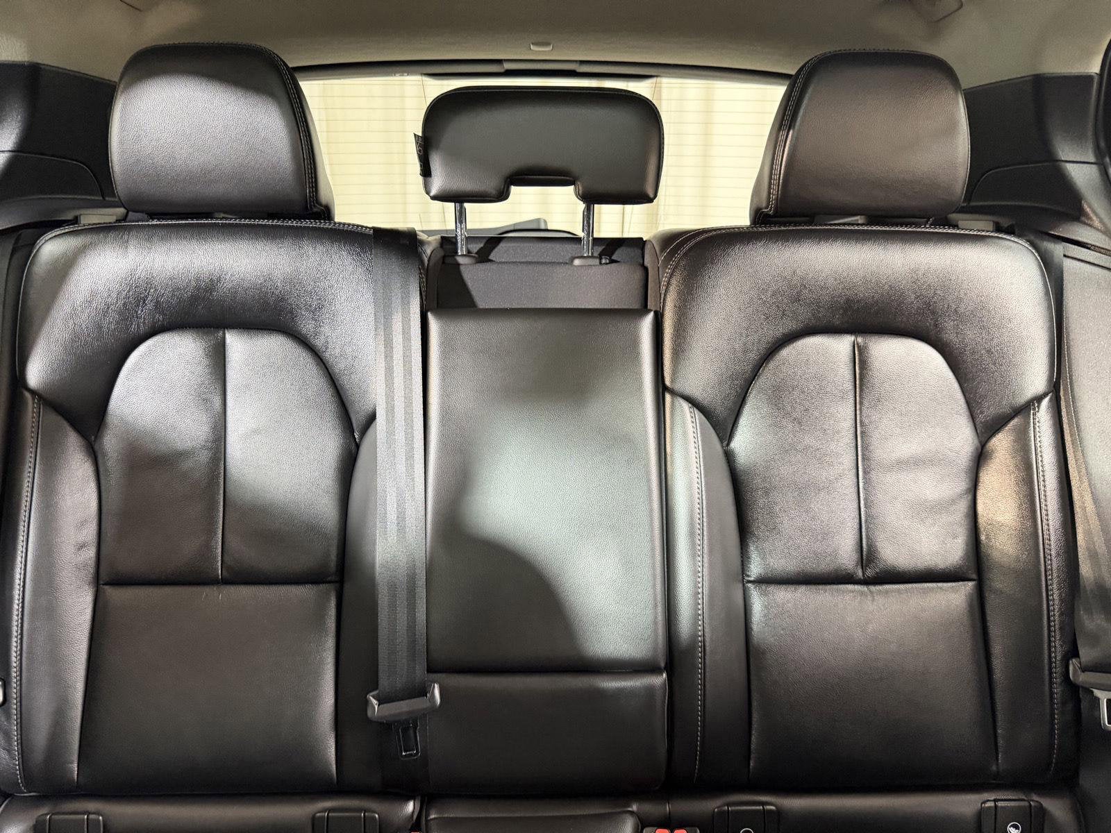 2023 Volvo XC40 B5 Plus Bright Theme