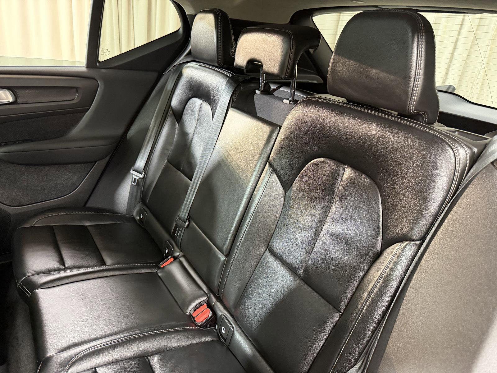 2023 Volvo XC40 B5 Plus Bright Theme