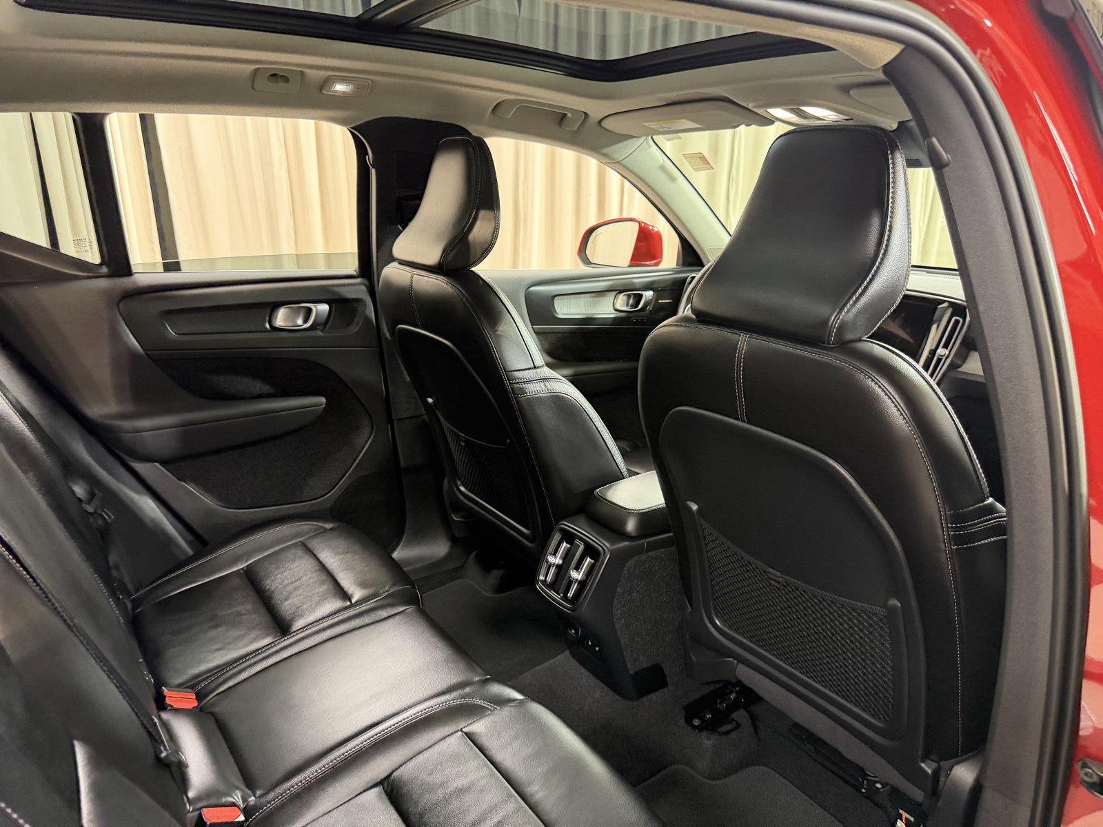 2023 Volvo XC40 B5 Plus Bright Theme