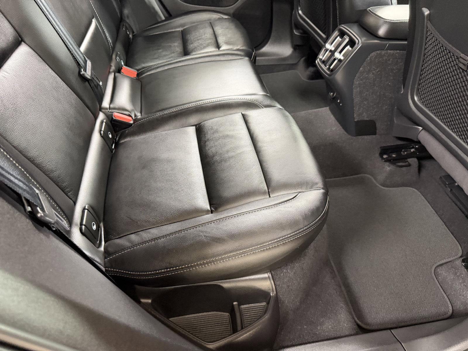 2023 Volvo XC40 B5 Plus Bright Theme