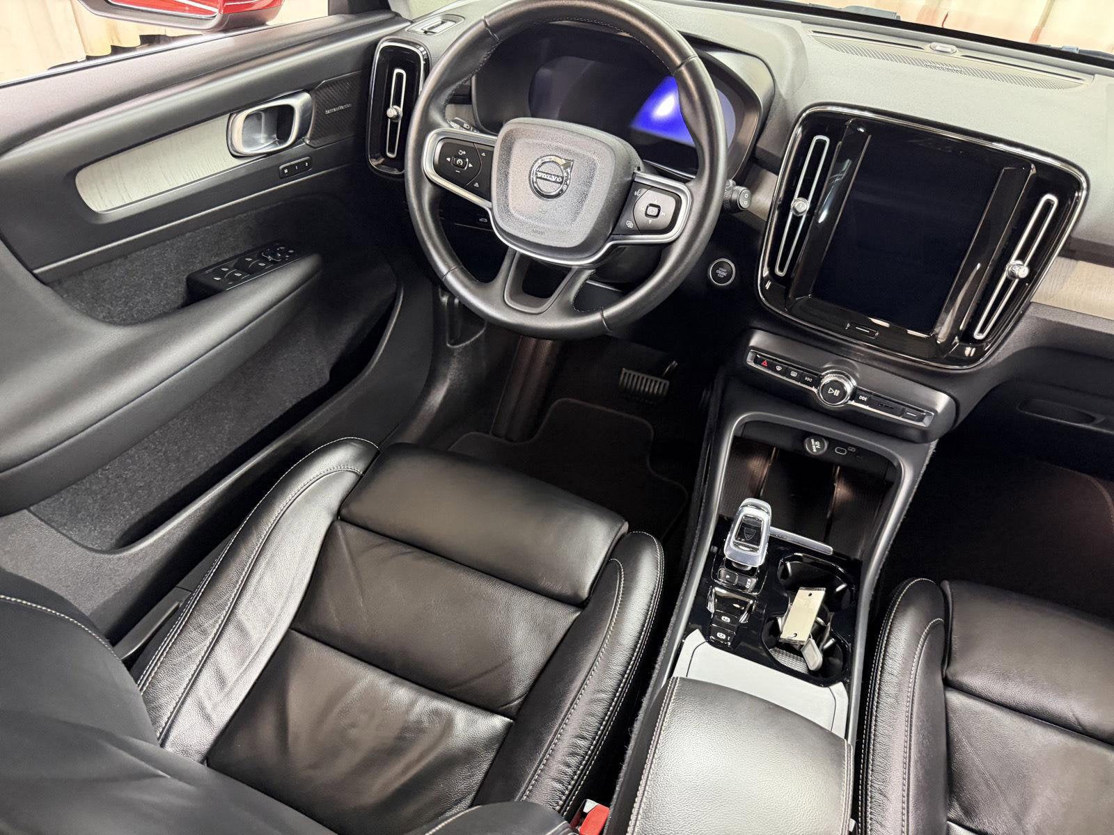 2023 Volvo XC40 B5 Plus Bright Theme