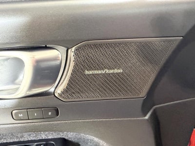 2023 Volvo XC40 B5 Plus Bright Theme
