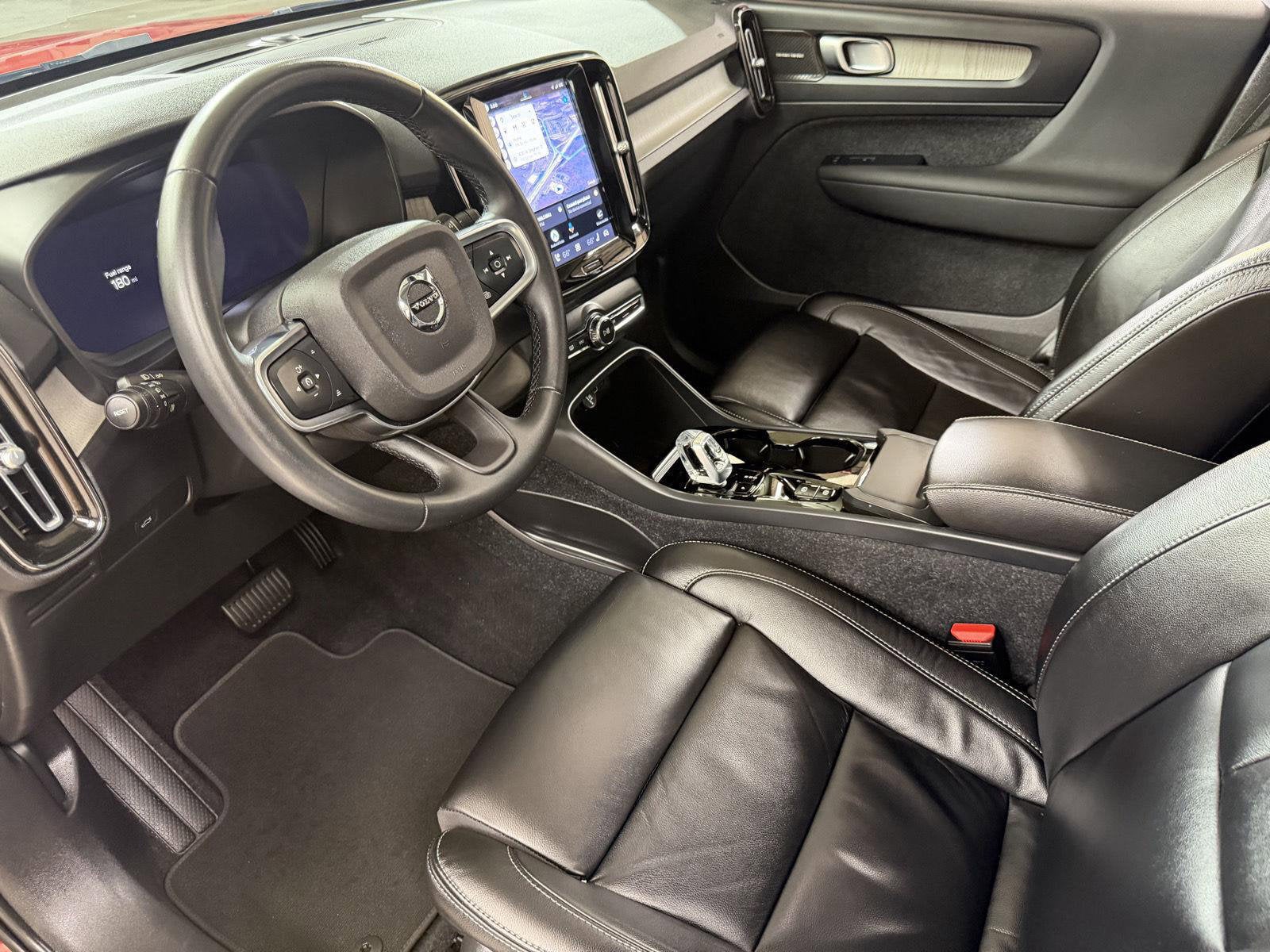 2023 Volvo XC40 B5 Plus Bright Theme